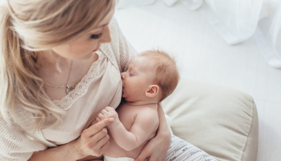 Warum beißt mein Baby beim Stillen